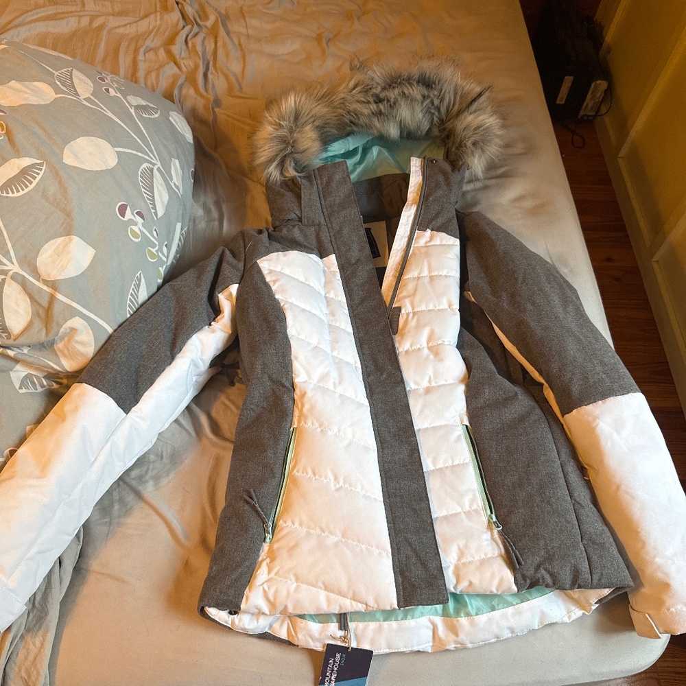 Never worn women’s ski jacket